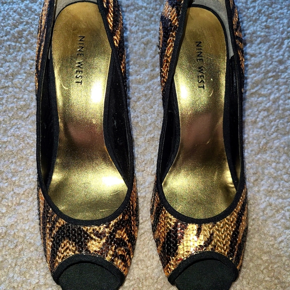 Nine West gold/black Heels